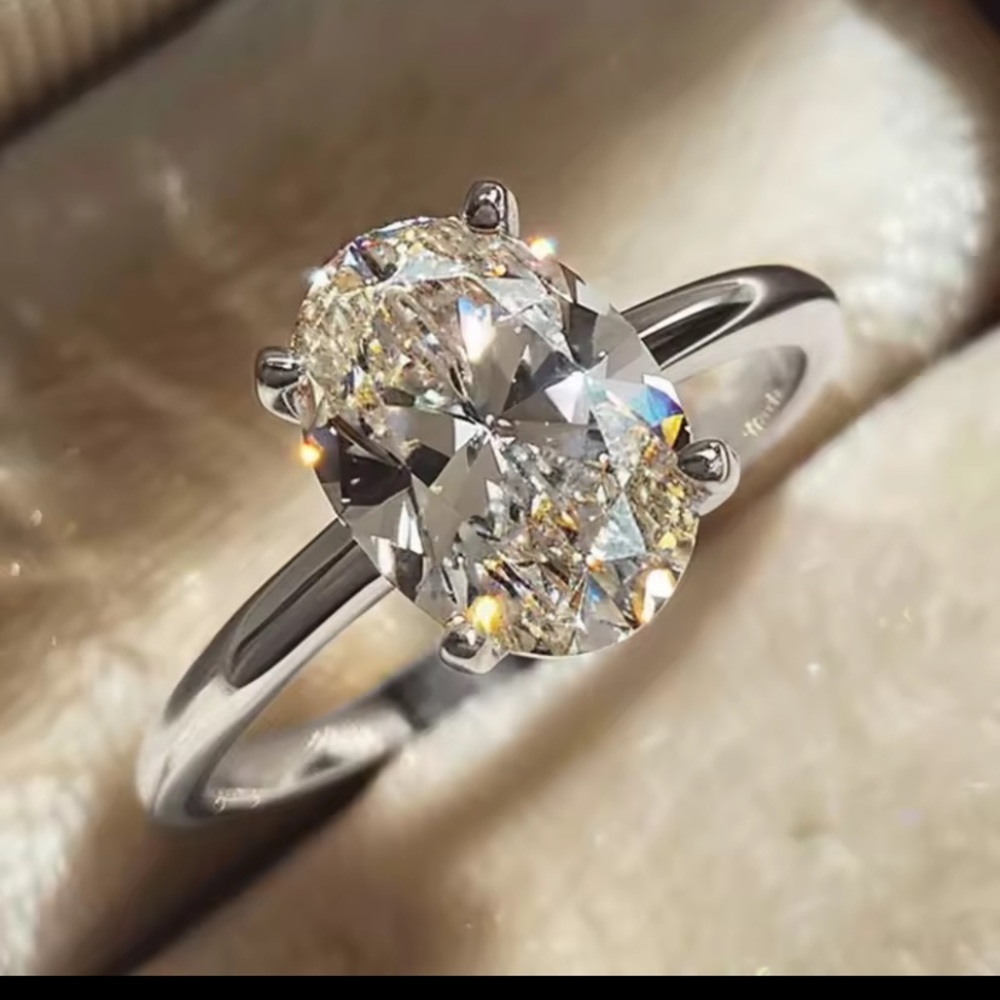 Oval-Cut Solitaire Ring in 9.25 Sterling Silver & Faceted Moissanite 5 CTs